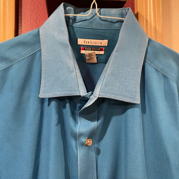 Van Heusen Button Down - Picture 2 of 6